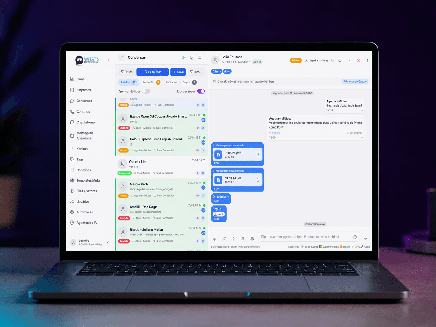 Painel do WhatsProfissional: várias conversas e atendentes num só número